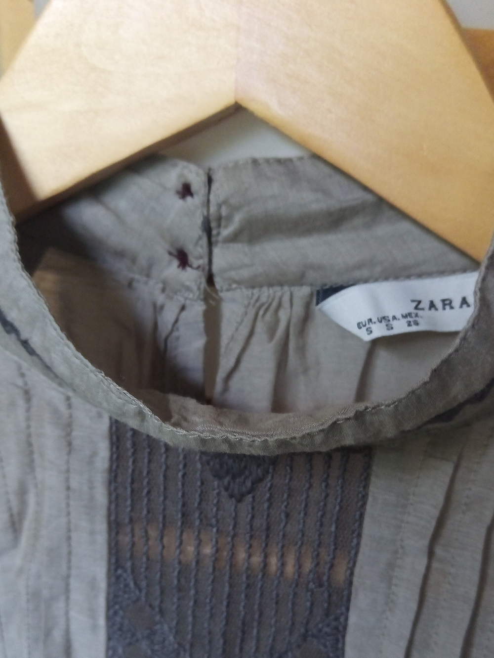 P19 L25" Zara Puff sleeves Silk Blend Embroidery Hi neck Top - oversized - Picture 8 of 16
